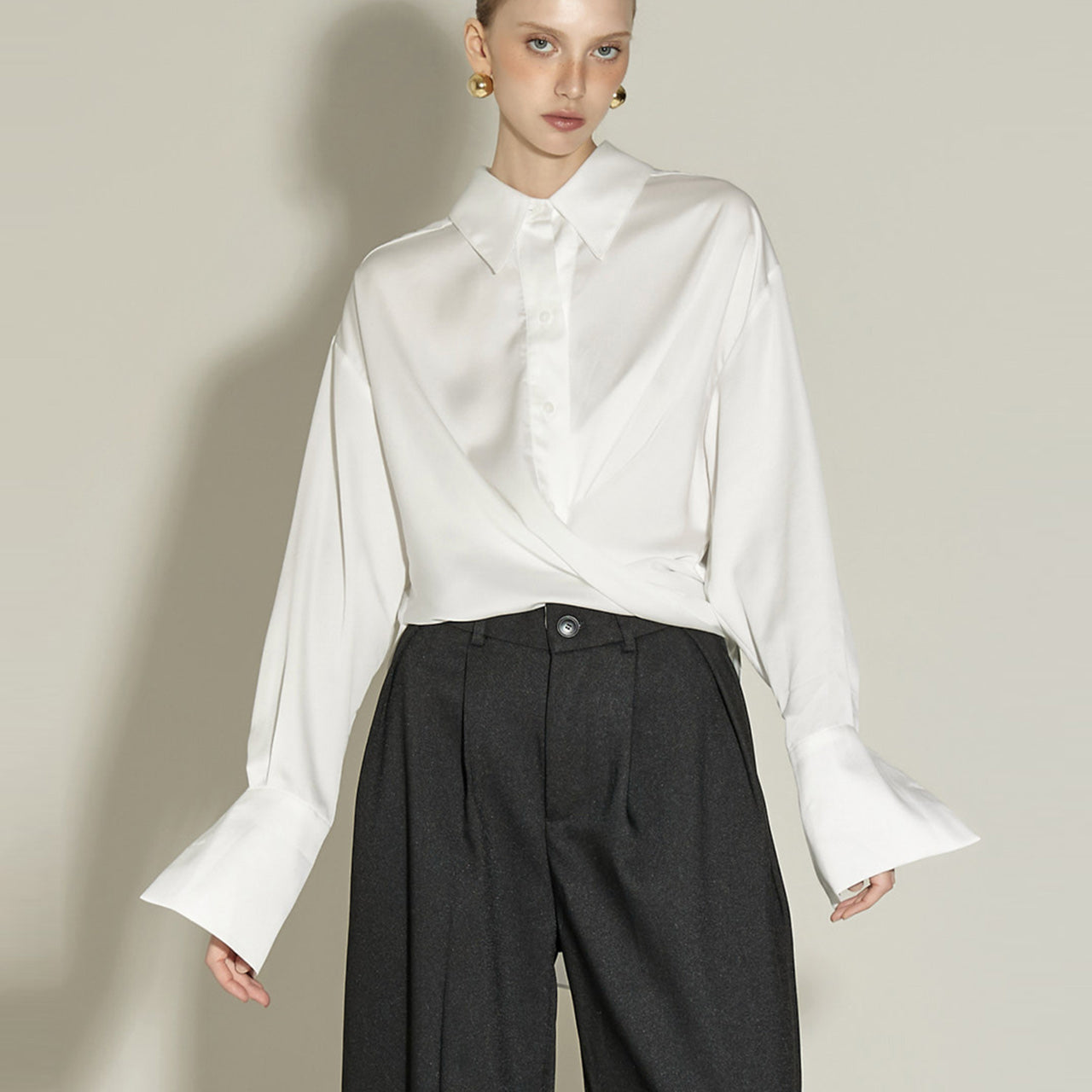 B2882 サテンツイストブラウス