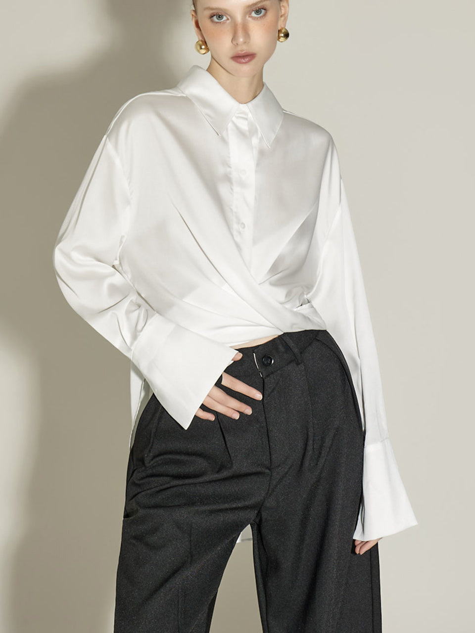 B2882 サテンツイストブラウス