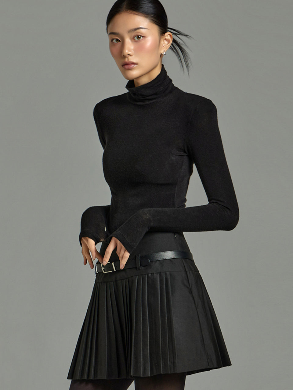 E2817 ロールネック パッド入りトップ