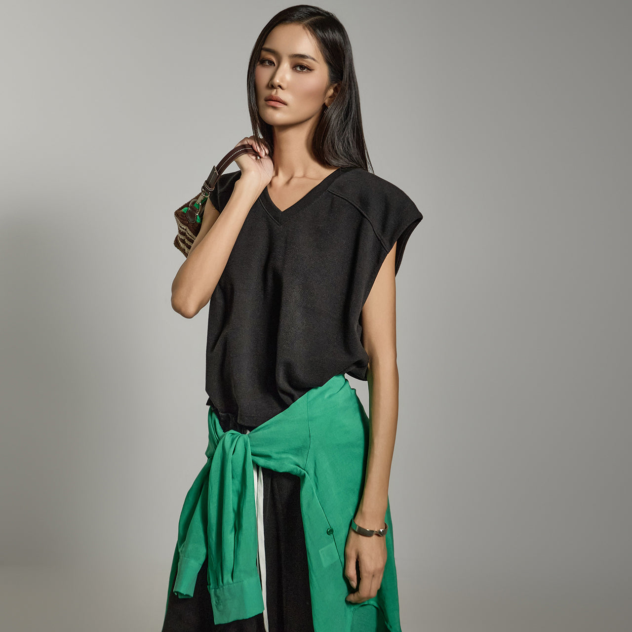 E3779 スリットノースリーブTシャツ