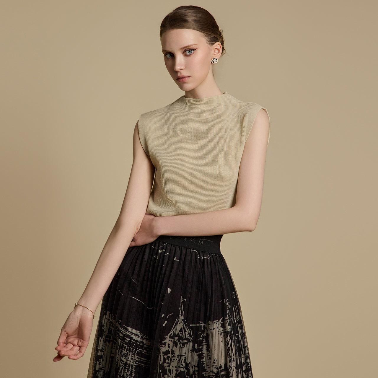 E3786 立领无袖上衣