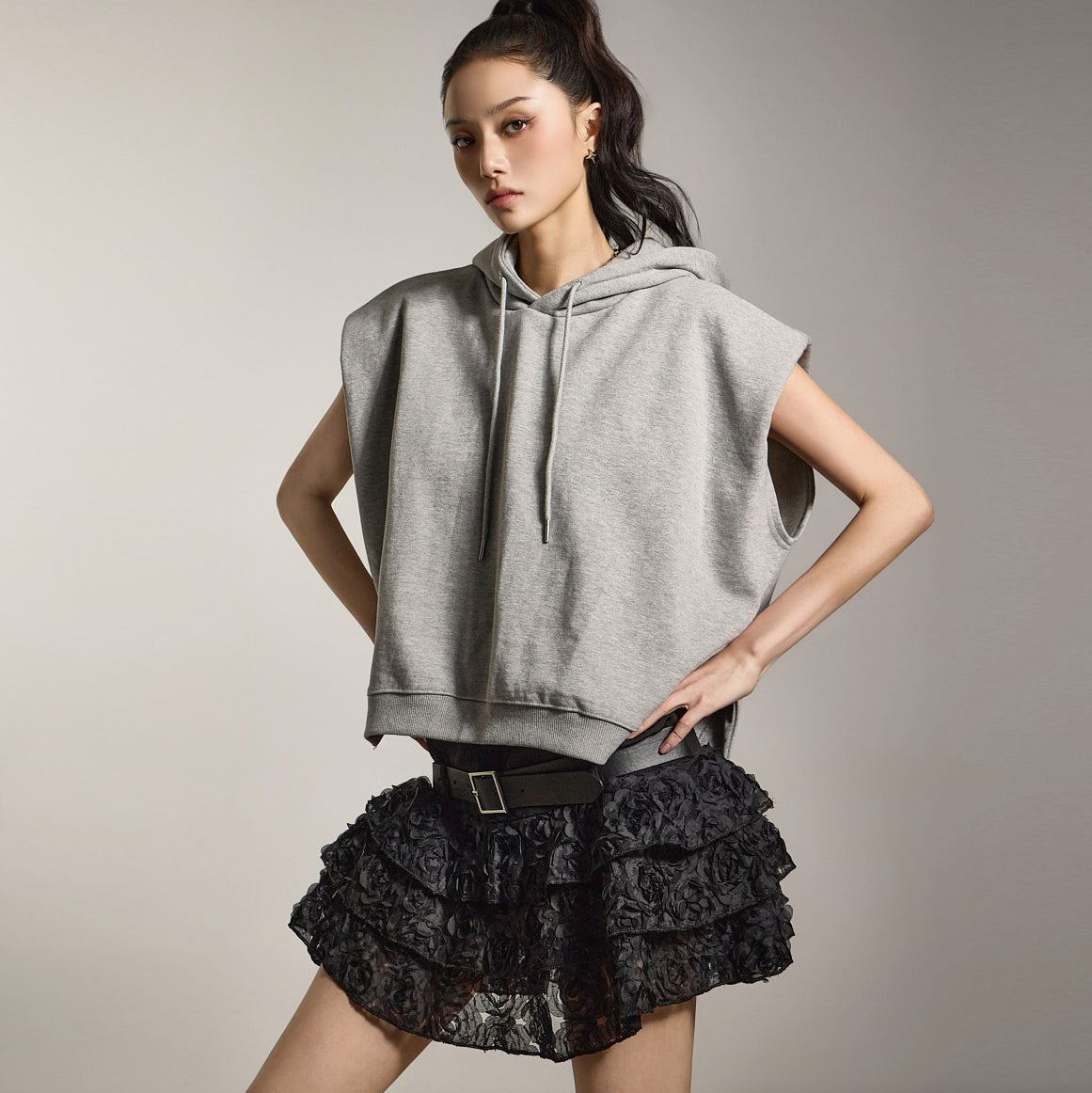 E3829 Sleeveless Hooded T-Shirt