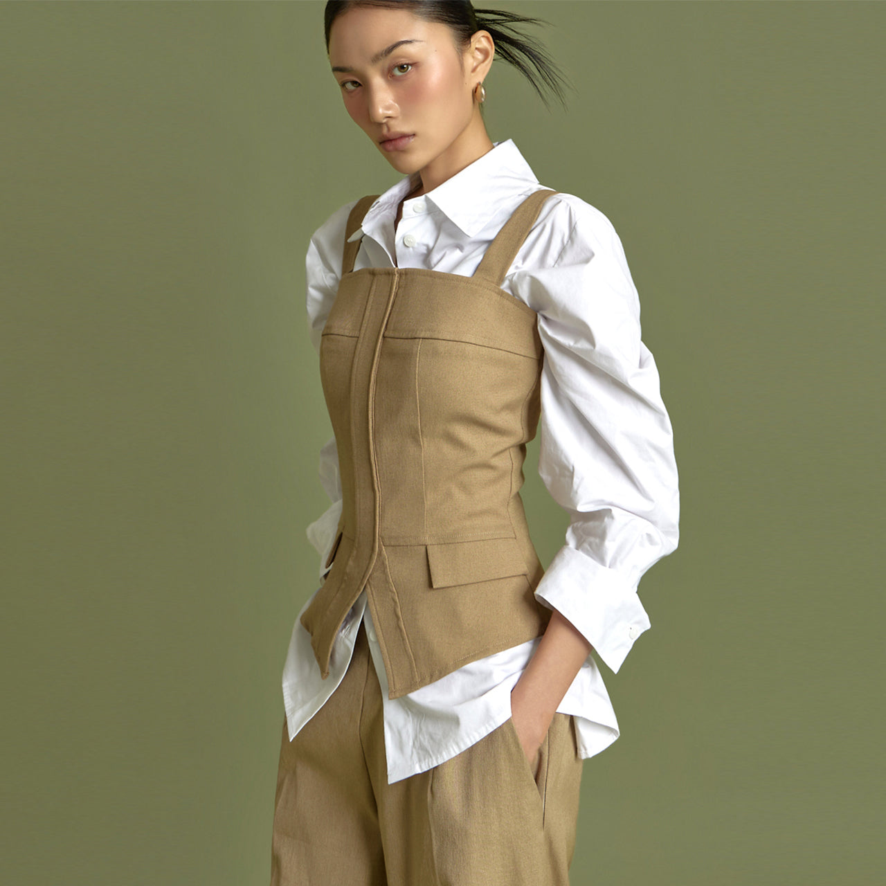 E9033 方形无袖上衣