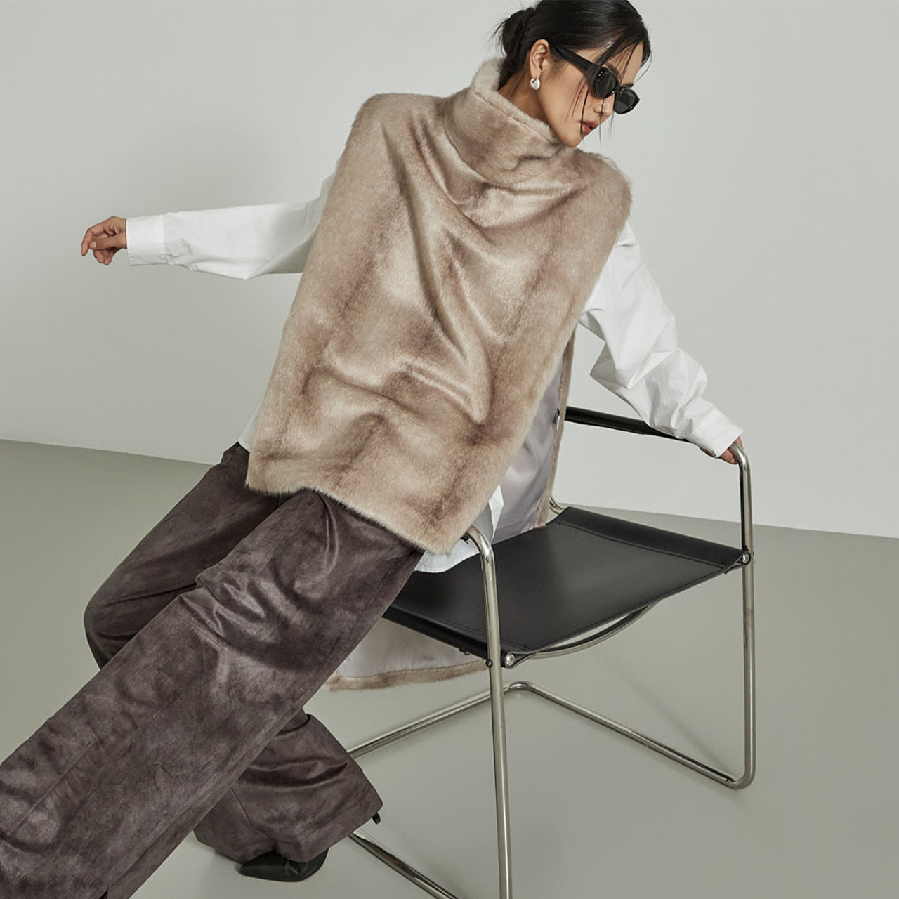 J2983 Turtle-Neck Fur Vest