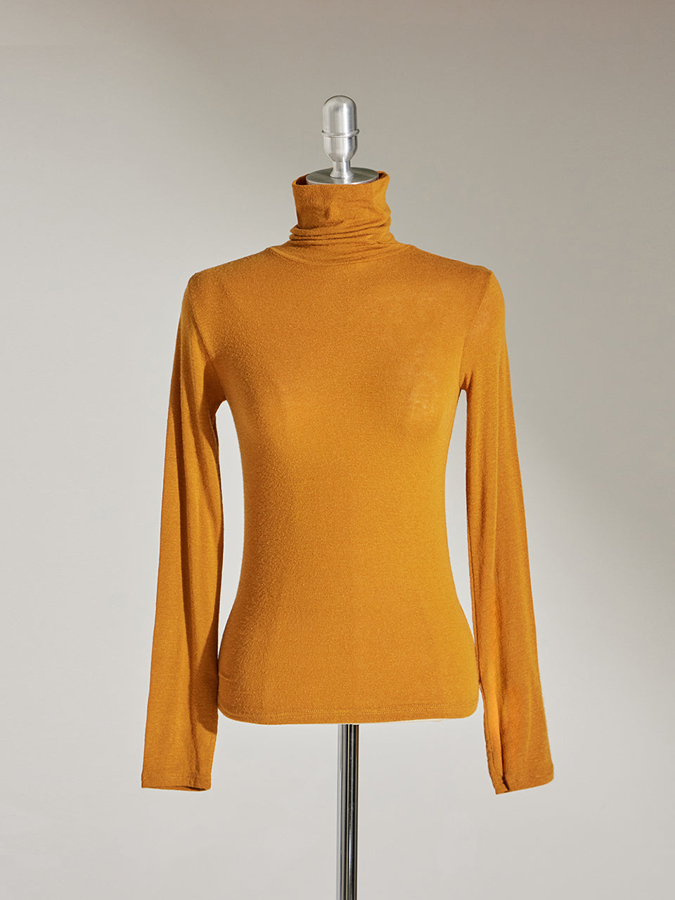 E3582 Turtleneck Slim Top