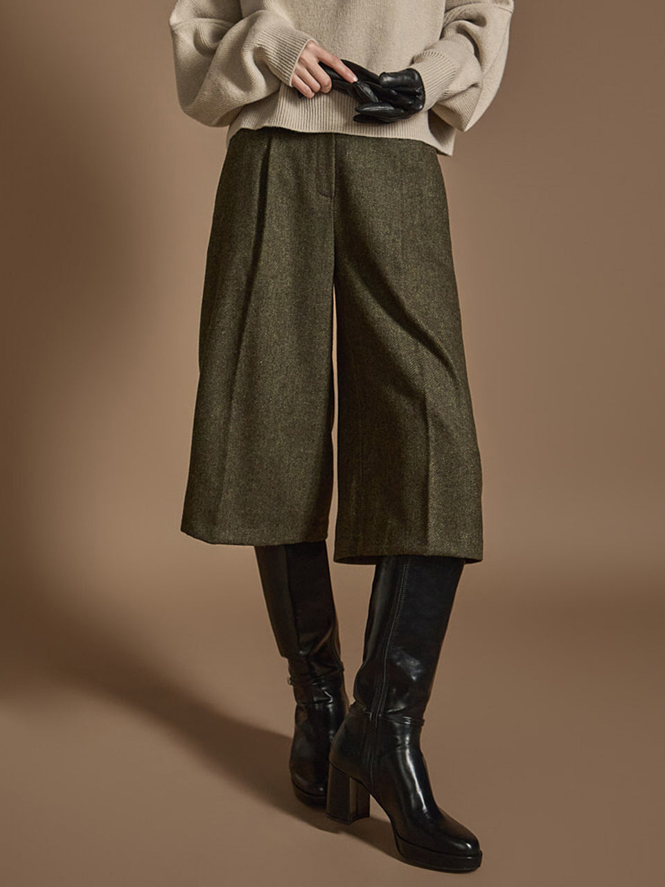 P3317 Herringbone Wool Bermuda Pants