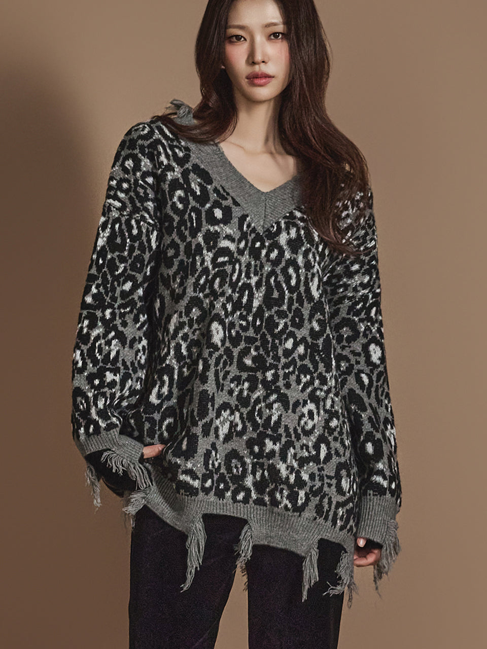 E3595 Leopard Pattern Distressed Knit