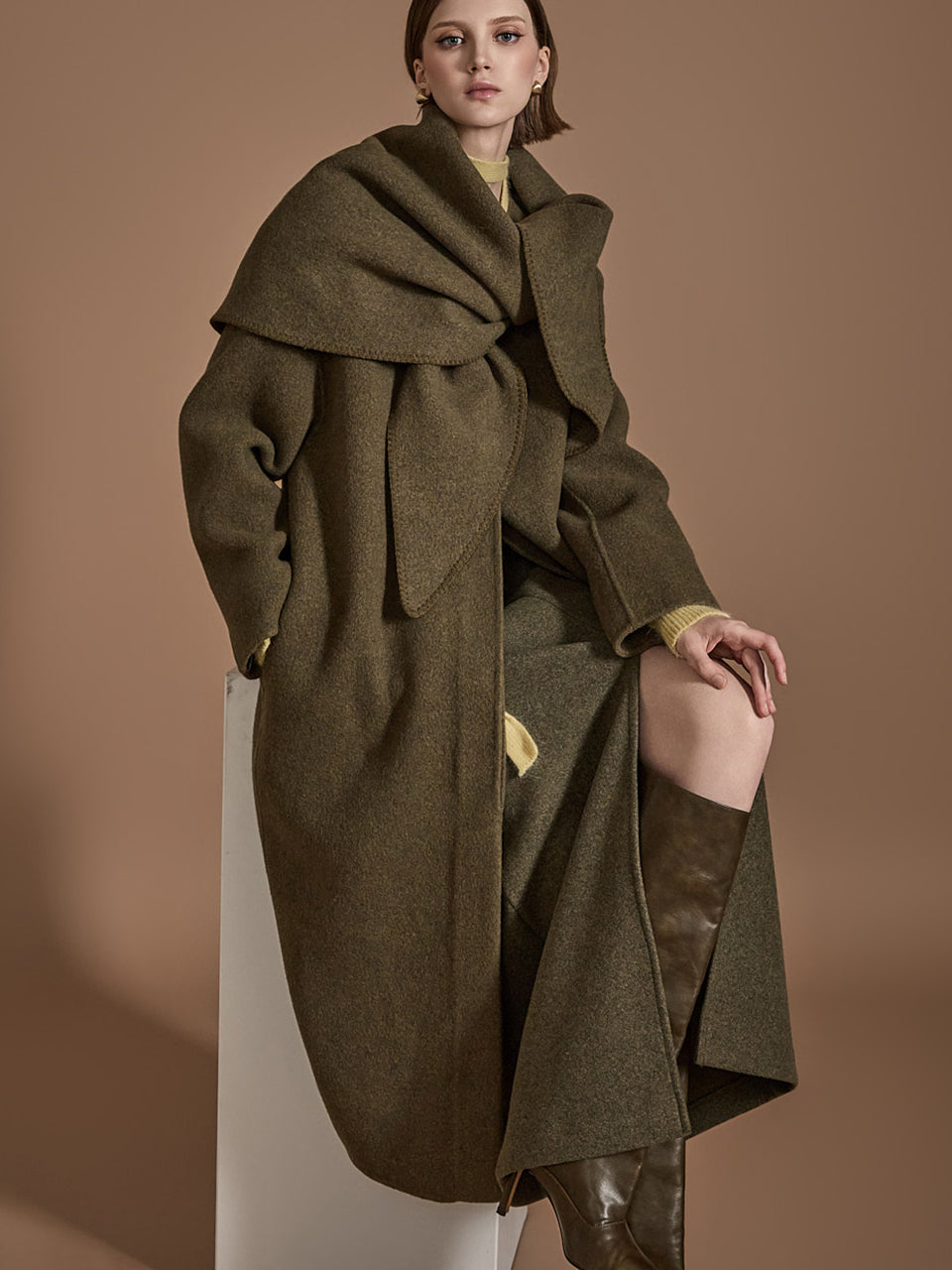 J2462 Wool Coat With muffler