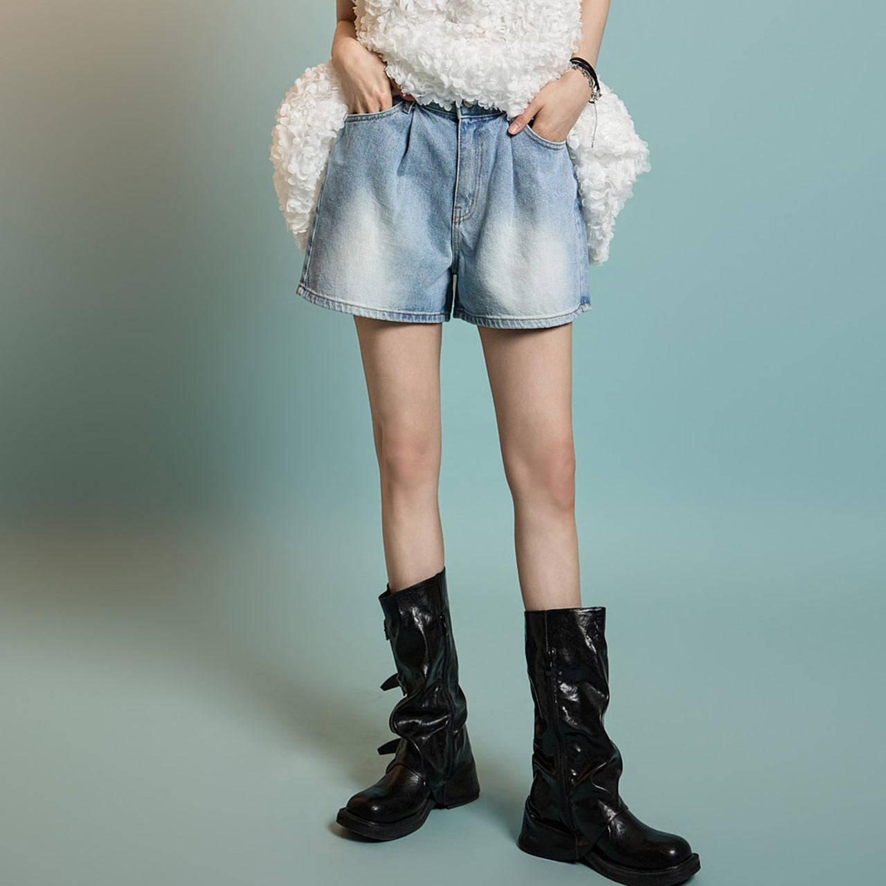 PJ584 Pintuck Short Jeans