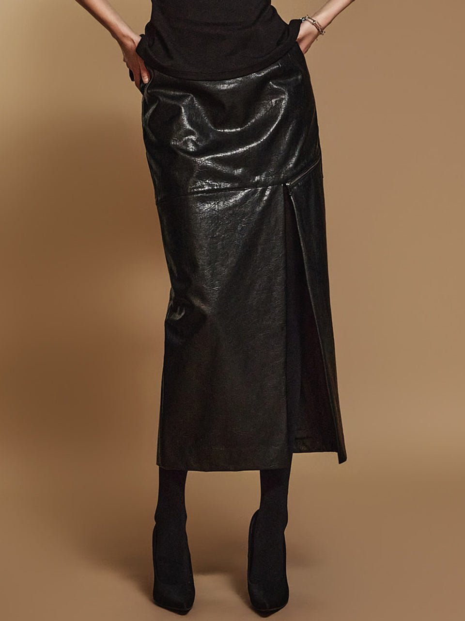 SK9221 Crackled Leather Slit Skirt